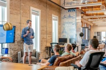 أسرار النجاح في إدارة الأعمال: دروس من رواد الأعمال الناجحين على بزنسة